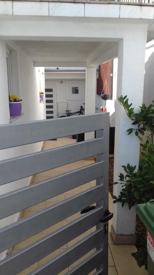 New Lux Apartman Kala ポレッチ エクステリア 写真